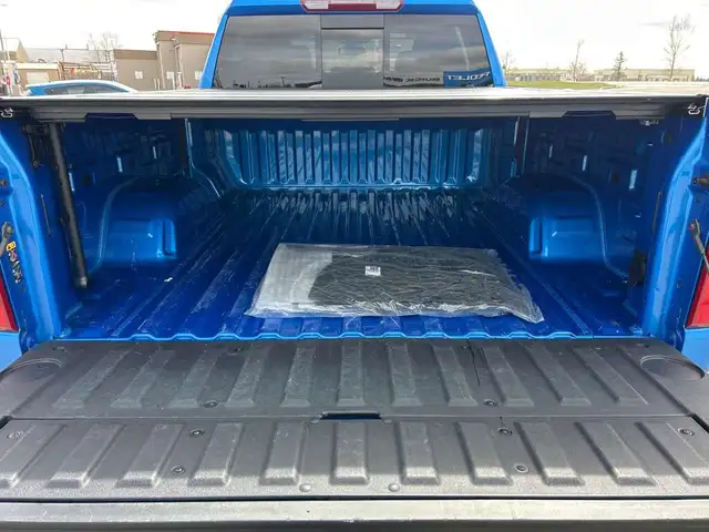 2025 Chevrolet Silverado 1500 LT - Photo 6