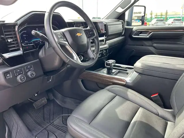 2025 Chevrolet Silverado 1500 LT - Photo 9