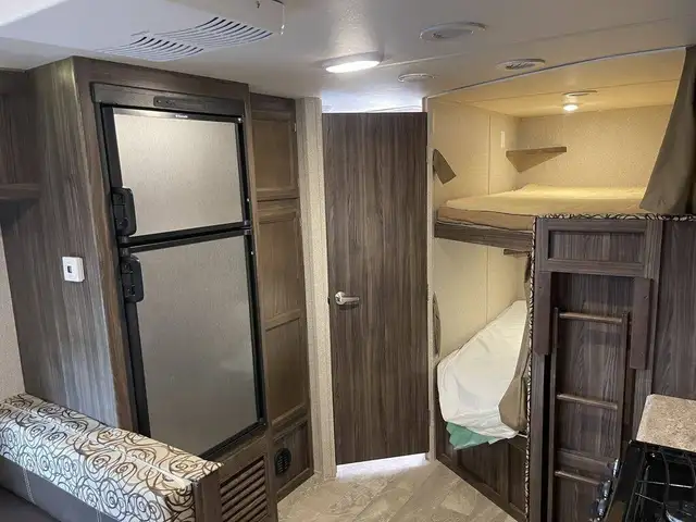 2017 COACHMEN APEX 288BHS (FINANCING AVAILABLE) - Photo 8