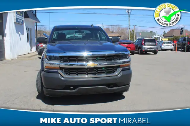 Chevrolet Silverado 1500 Camion de travail cabine double 143,5 p - Photo 8