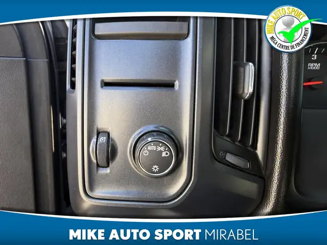 Chevrolet Silverado 1500 Camion de travail cabine double 143,5 p - Photo 22