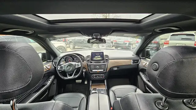 This Sport Utility Vehicle (SUV)/Multi-Purpose Vehicle (MPV) pow - Photo 11