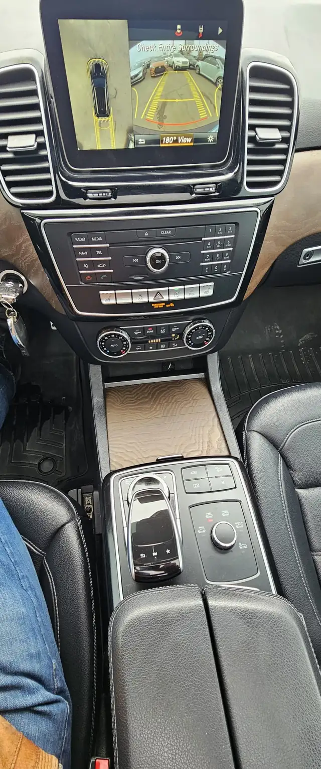 This Sport Utility Vehicle (SUV)/Multi-Purpose Vehicle (MPV) pow - Photo 12