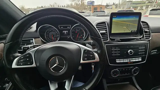 This Sport Utility Vehicle (SUV)/Multi-Purpose Vehicle (MPV) pow - Photo 13