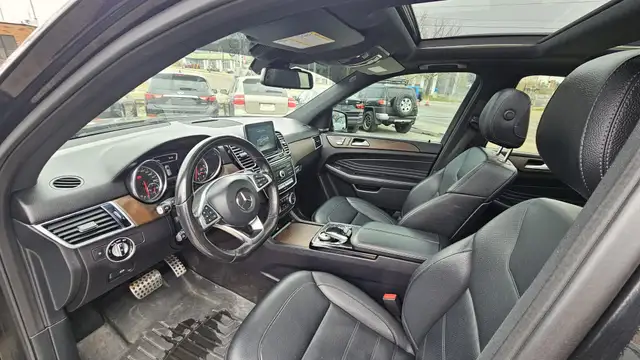 This Sport Utility Vehicle (SUV)/Multi-Purpose Vehicle (MPV) pow - Photo 14