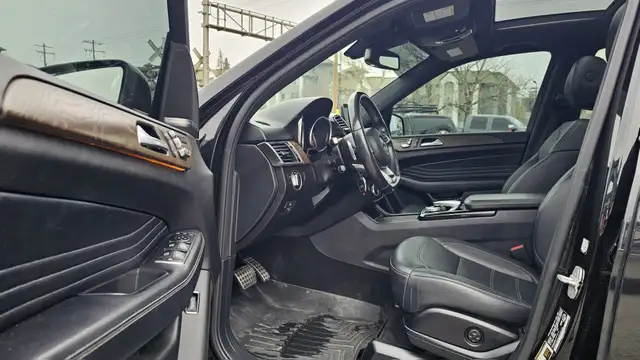 This Sport Utility Vehicle (SUV)/Multi-Purpose Vehicle (MPV) pow - Photo 15