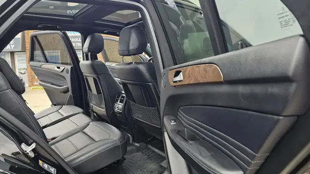 This Sport Utility Vehicle (SUV)/Multi-Purpose Vehicle (MPV) pow - Photo 19