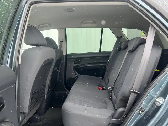 2012 Kia Rondo EX - Photo 12