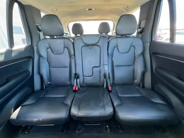 2016 Volvo XC90 T6 Momentum AWD - Photo 16