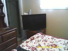 large fjurnished room,