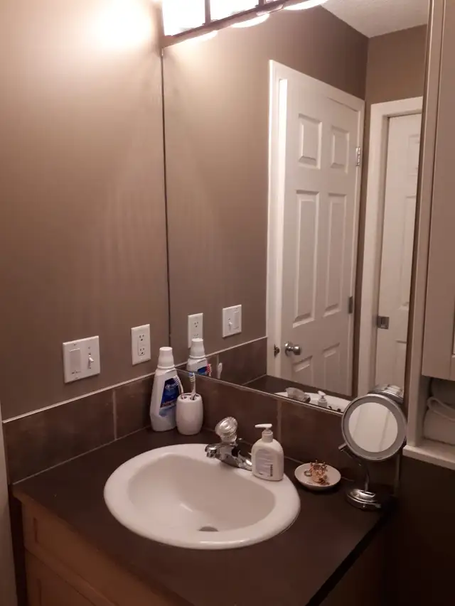 1bd 1 Den Top Floor Apartment All Utilities! - Photo 9