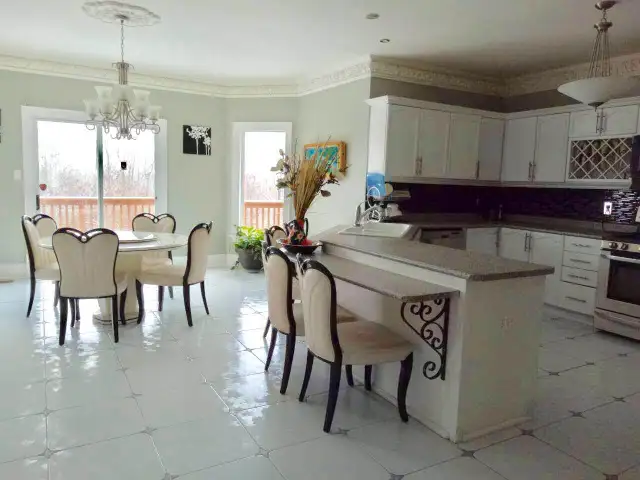 Caledon 5 2 bedrooms,lots parking,pool,ravine - Photo 4