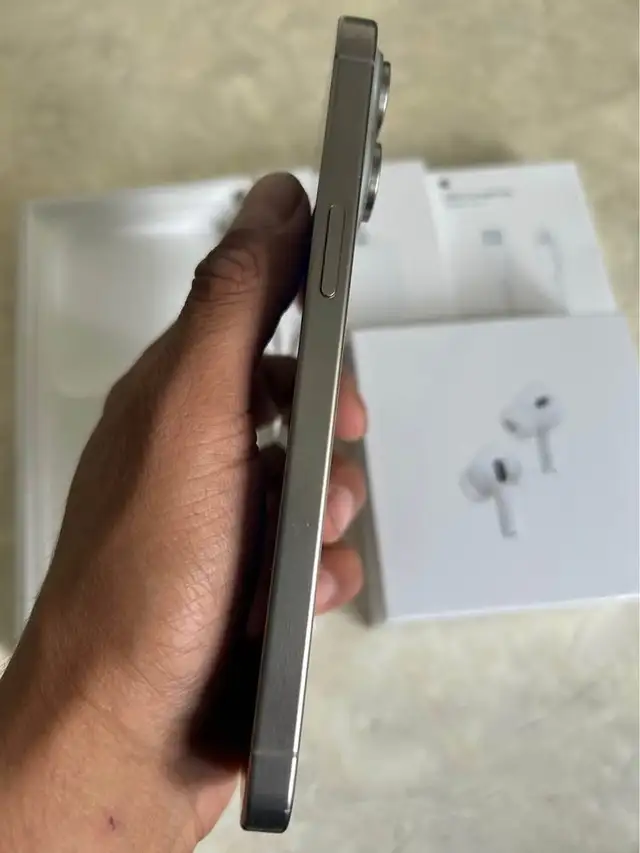 iPhone 15 pro max 256 gb 82% battery Airpods Pkg/Delivery - Photo 4