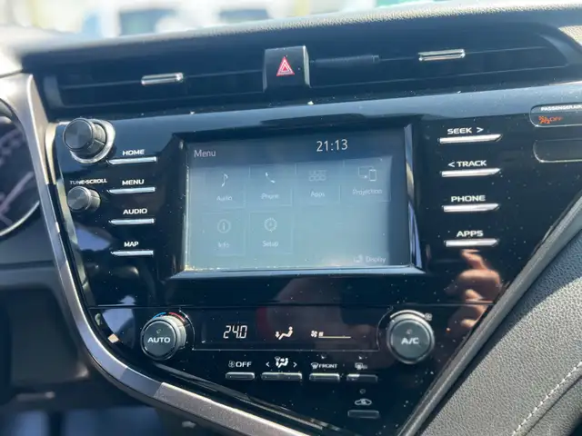 2020 Toyota Camry SE Auto - Photo 16