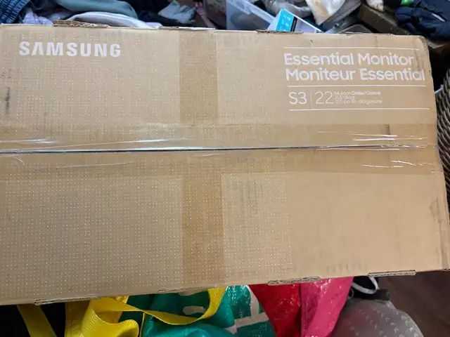 22 inch Samsung S3 monitor brand new in a box - Photo 2