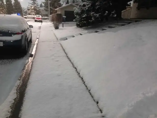 offering snow removal - Photo 2