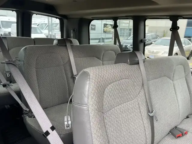 2023 GMC Savana SAVANA - 12 PASSENGER - Photo 6