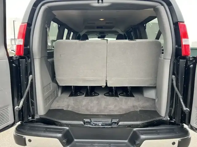 2023 GMC Savana SAVANA - 12 PASSENGER - Photo 8