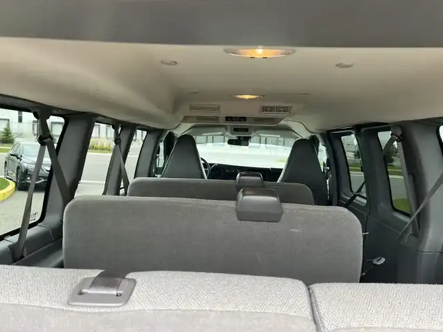 2023 GMC Savana SAVANA - 12 PASSENGER - Photo 9