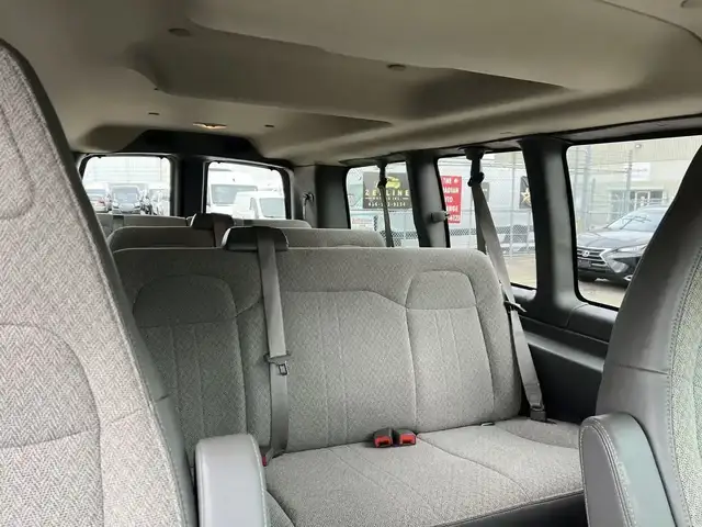 2023 GMC Savana SAVANA - 12 PASSENGER - Photo 10