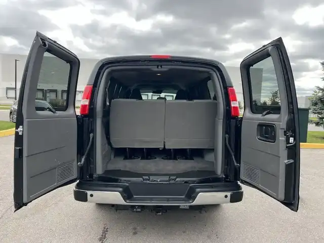 2023 GMC Savana SAVANA - 12 PASSENGER - Photo 17
