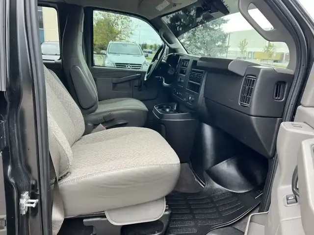 2023 GMC Savana SAVANA - 12 PASSENGER - Photo 18