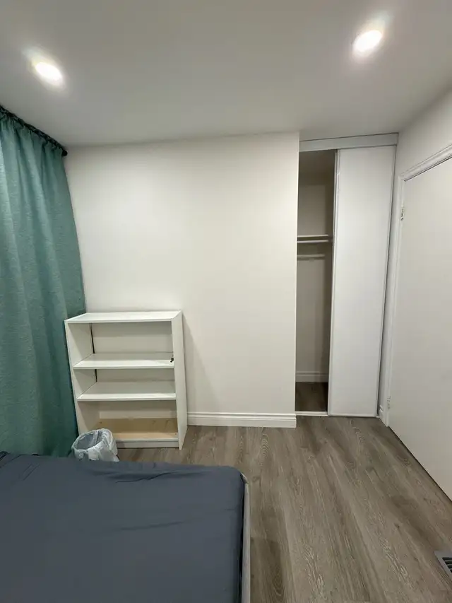 Private room for rent Dufferin& Eglinton - female only - Photo 2