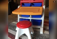 Pupitre Little Tikes, 4 Trolls, four Easy Bake, licorne