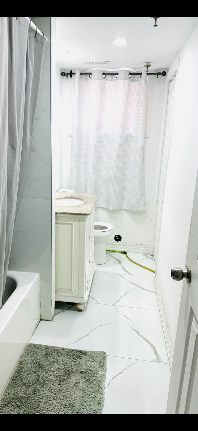 Beautiful Etobicoke Room 416 841-5444 call now - Photo 6