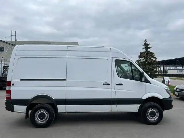 2017 Mercedes-Benz Sprinter Van Sprinter 144WB- 4x4 - CARGO - Photo 3