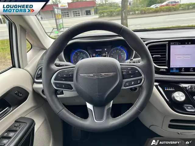 2022 Chrysler Pacifica Touring L AWD - Photo 13