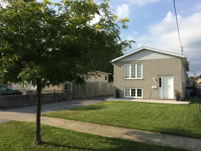 ALL INCLUSIVE ROOM FOR RENT! - Photo 2