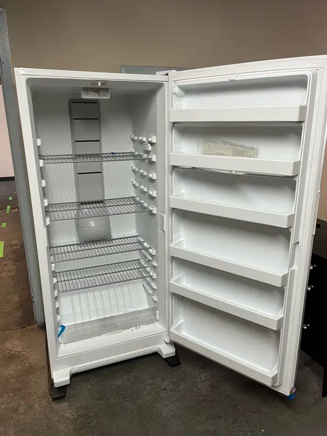 new upright 18 cu foot freezer fridgedaire - Photo 3