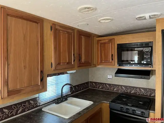 2014 K-Z INC. SPREE 321RKS Travel Trailer - Photo 8