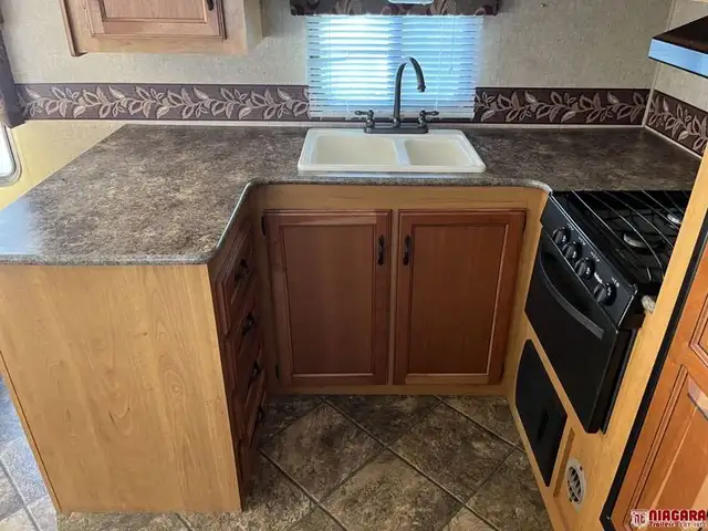 2014 K-Z INC. SPREE 321RKS Travel Trailer - Photo 9