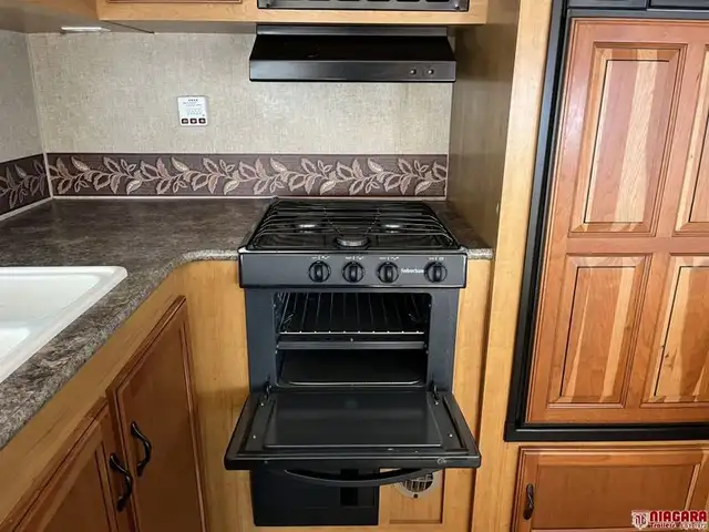 2014 K-Z INC. SPREE 321RKS Travel Trailer - Photo 12