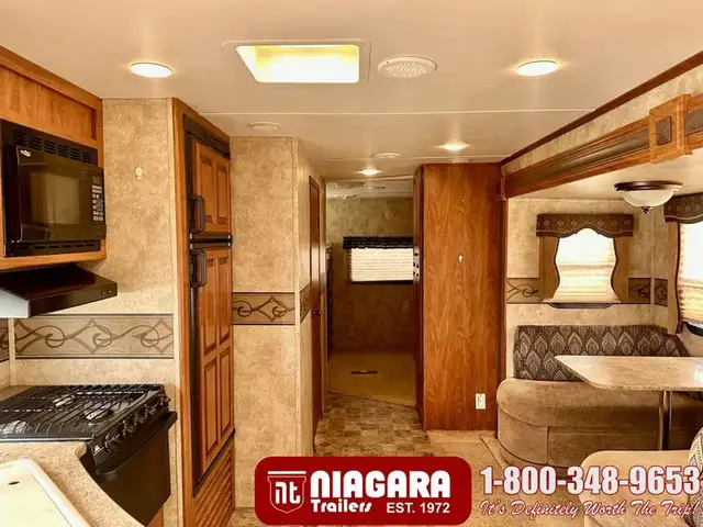 2012 KEYSTONE LAREDO 303TG Travel Trailer - Photo 5