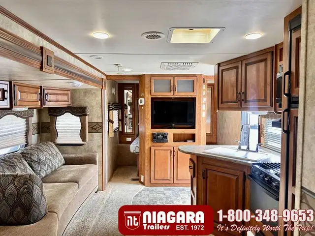 2012 KEYSTONE LAREDO 303TG Travel Trailer - Photo 6