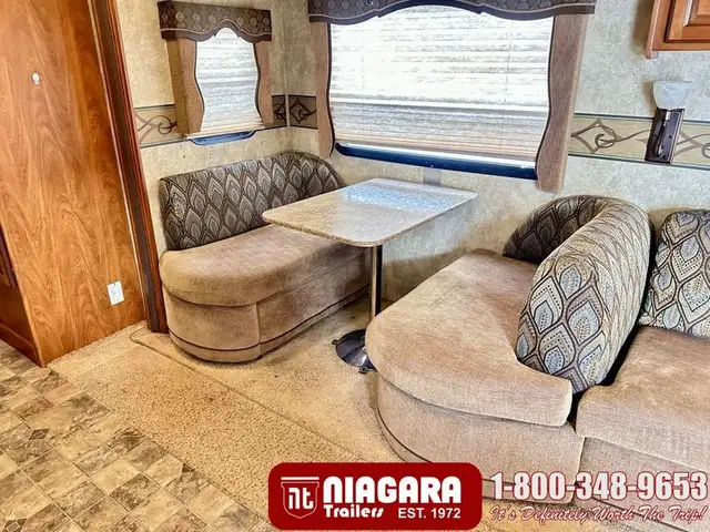 2012 KEYSTONE LAREDO 303TG Travel Trailer - Photo 8