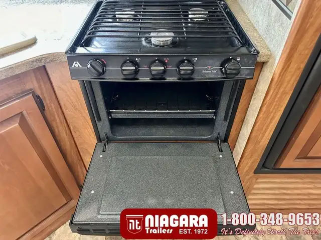 2012 KEYSTONE LAREDO 303TG Travel Trailer - Photo 15