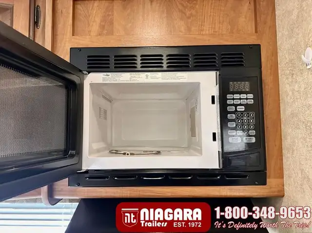 2012 KEYSTONE LAREDO 303TG Travel Trailer - Photo 17