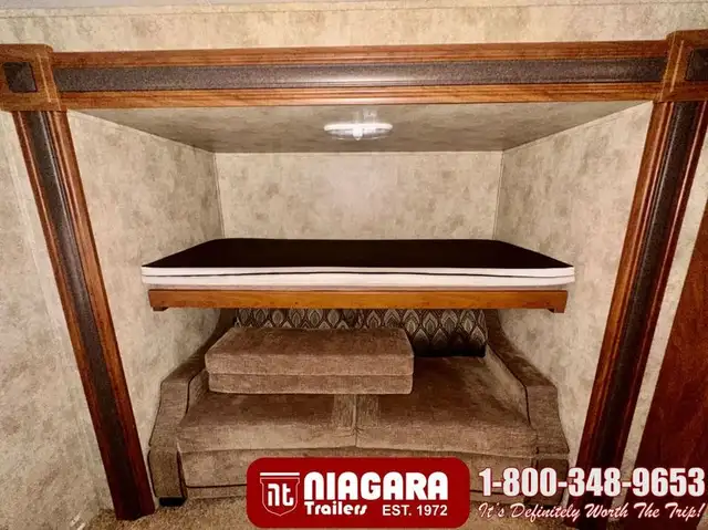 2012 KEYSTONE LAREDO 303TG Travel Trailer - Photo 19