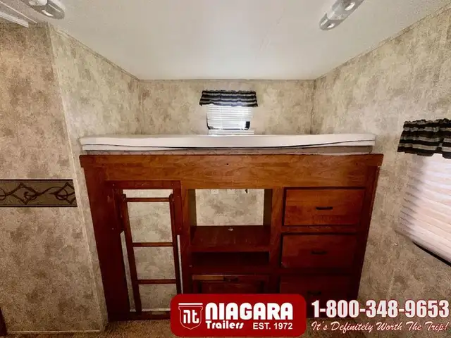 2012 KEYSTONE LAREDO 303TG Travel Trailer - Photo 20