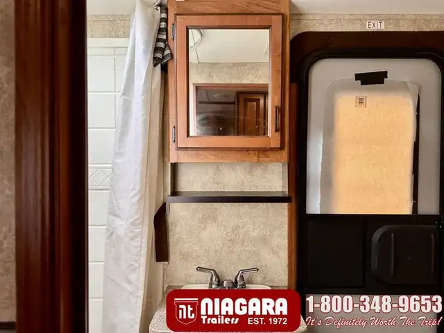 2012 KEYSTONE LAREDO 303TG Travel Trailer - Photo 21