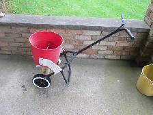 FERTILIZER SPREADER