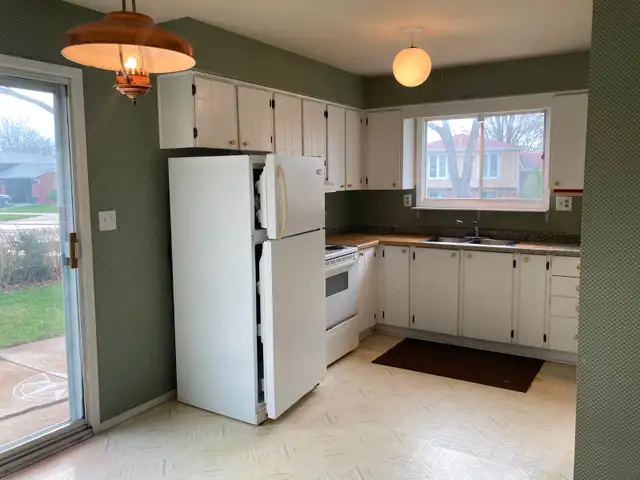 RENT  TO  OWN  HOME  -  WINDSOR - Photo 2