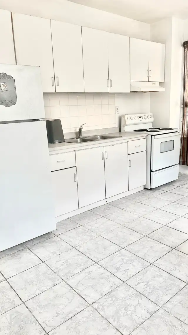 Room for Rent at Gerrard st E & Logan ave - Photo 2