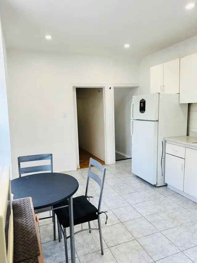 Room for Rent at Gerrard st E & Logan ave - Photo 3