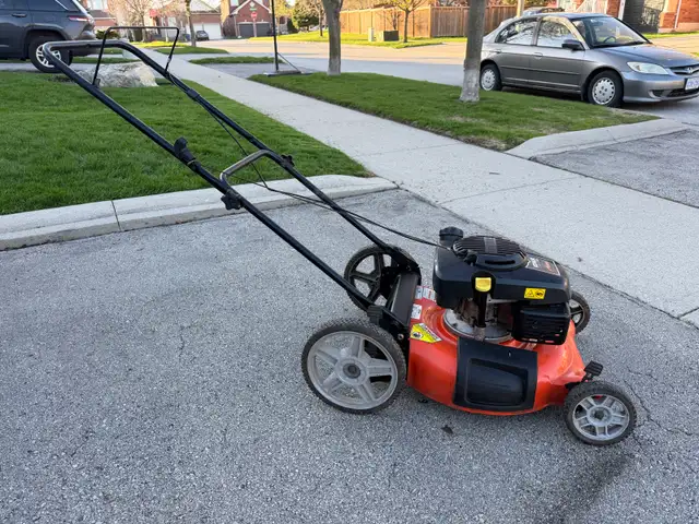 Kohler XT-6 Ariens Model 96136001101 Lawn Mower w/ bag - Photo 2