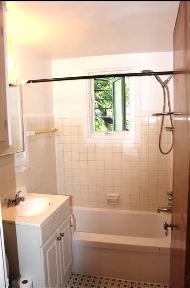 3 1/2 Rosemont - Photo 3